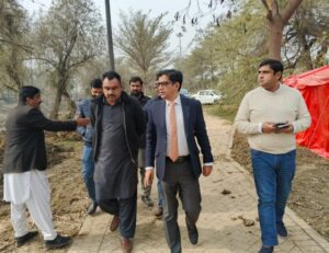 لاہوریوں اور سیاحوں کیلئے خوشخبری ،کینال میں شپ ریسٹورنٹ منصوبے پر تعمیراتی کام کا آغاز