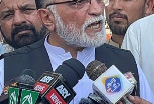 حکمران مہنگے جہازوں میں اورعوام سائیکل سفر کرنے پر مجبور ہے۔ ضیاالدین انصاری