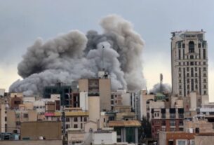 ایران اسرائیل جنگ شدت اختیار کر گئی، تہران حملے میں عبادت گاہ تباہ، دھماکوں سے شہر لرز اٹھے