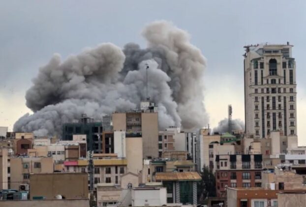 ایران اسرائیل جنگ شدت اختیار کر گئی، تہران حملے میں عبادت گاہ تباہ، دھماکوں سے شہر لرز اٹھے