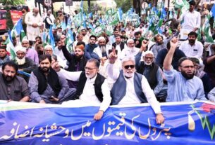 پٹرول قیمتوں میں اضافہ پر مال روڈ لاہور میں احتجاج