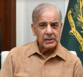 پٹرول کی قیمت میں 80 روپے کمی، وزیراعظم کا عوام کیلئے بڑا ریلیف