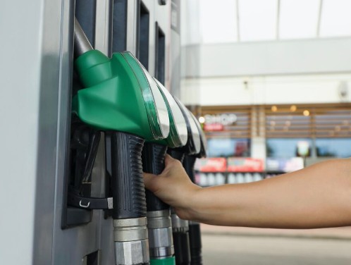 ڈیزل کی قیمت میں بڑی کمی، وزیراعظم کی منظوری کے بعد نئی قیمت جاری