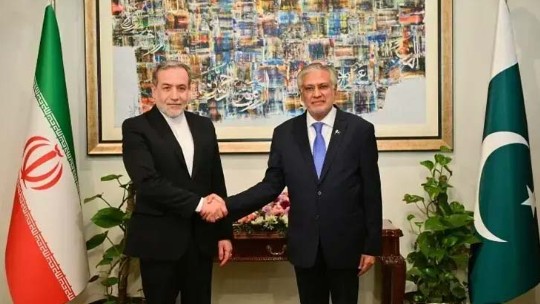 نائب وزیراعظم پاکستان سحاق ڈار اور عباس عراقچی کے درمیان رابطہ، کشیدگی میں کمی اور سفارت کاری پر زور