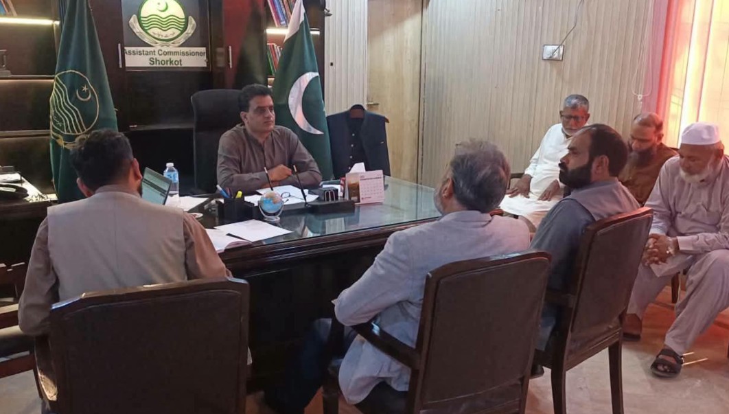 اسسٹنٹ کمشنر شورکوٹ ظفر احمد کی زیرِ صدارت پرائیویٹ سکولوں و کالجز کے سربراہان کا اہم اجلاس